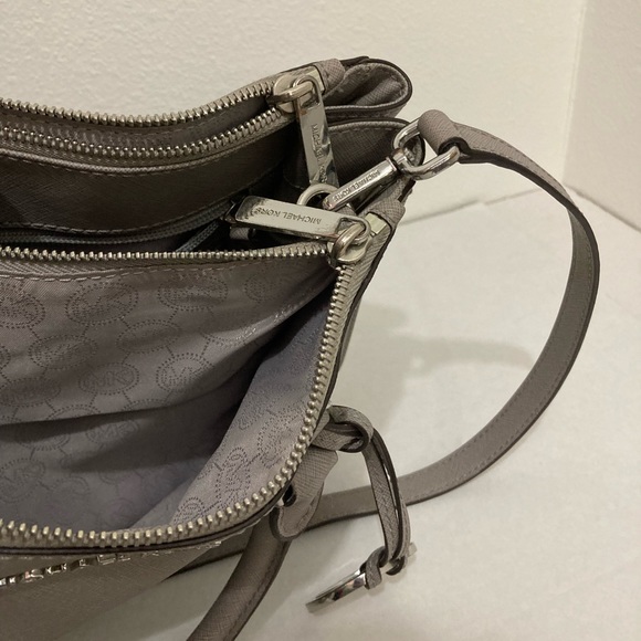 Michael Kors Signature Large Heather Grey Saffiano Leather Sutton Satchel Purse. - Picture 10 of 16